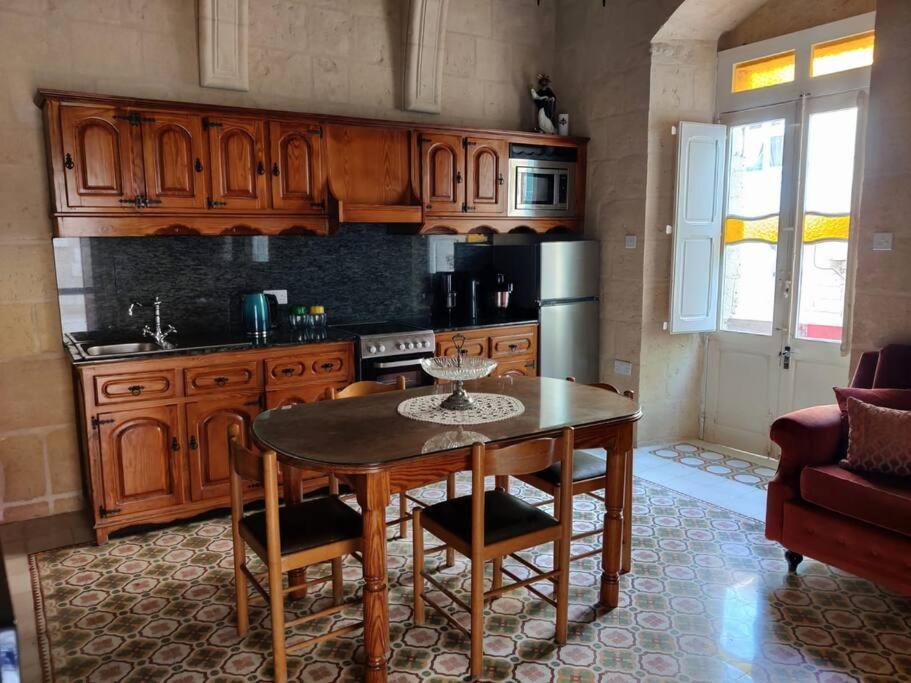 Cozy Corner House In Valletta - Authentic! Bagian luar foto