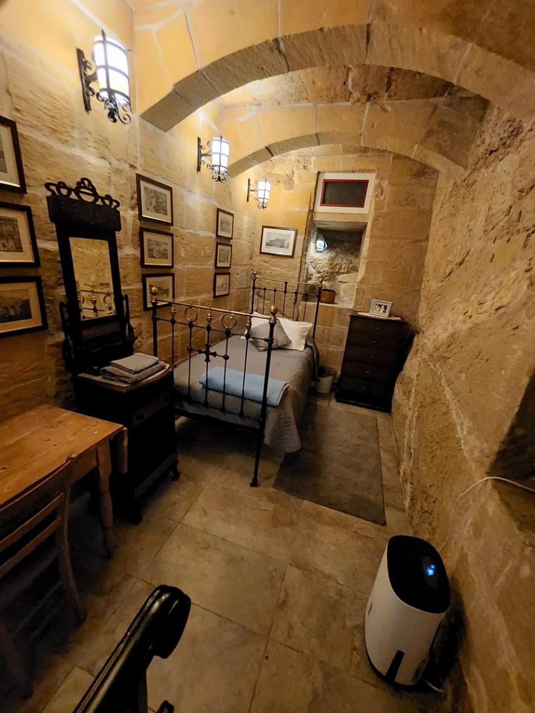 Cozy Corner House In Valletta - Authentic! Bagian luar foto